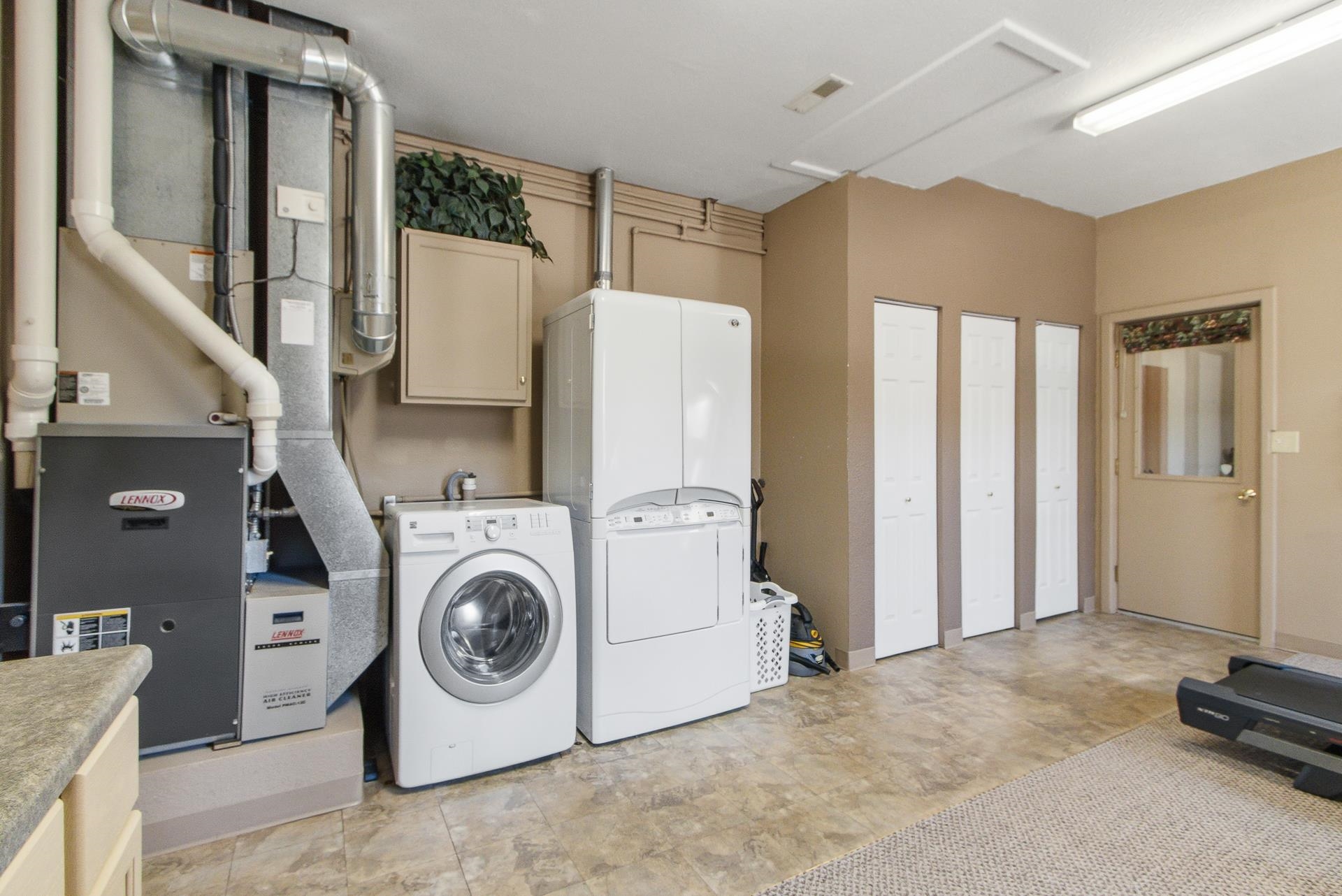 561 & 563 Underwood Avenue