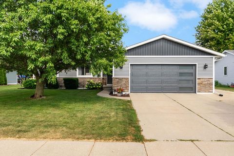 Photo of 52 Hancock Lane, Evansville, WI 53536 (MLS # 2029007)