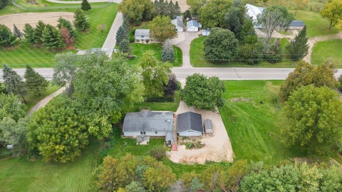 Photo of 5688 S Bird Street, Sun Prairie, WI 53590 (MLS # 2033683)