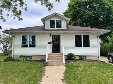 Photo of 340 Broadway Street, Platteville, WI 53818 (MLS # 2024669)