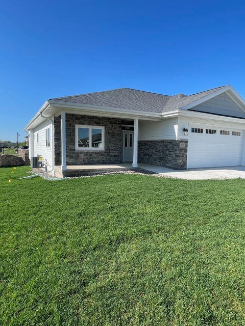 Photo of 827 Vineyard Drive, Cambridge, WI 53523 (MLS # 2022580)