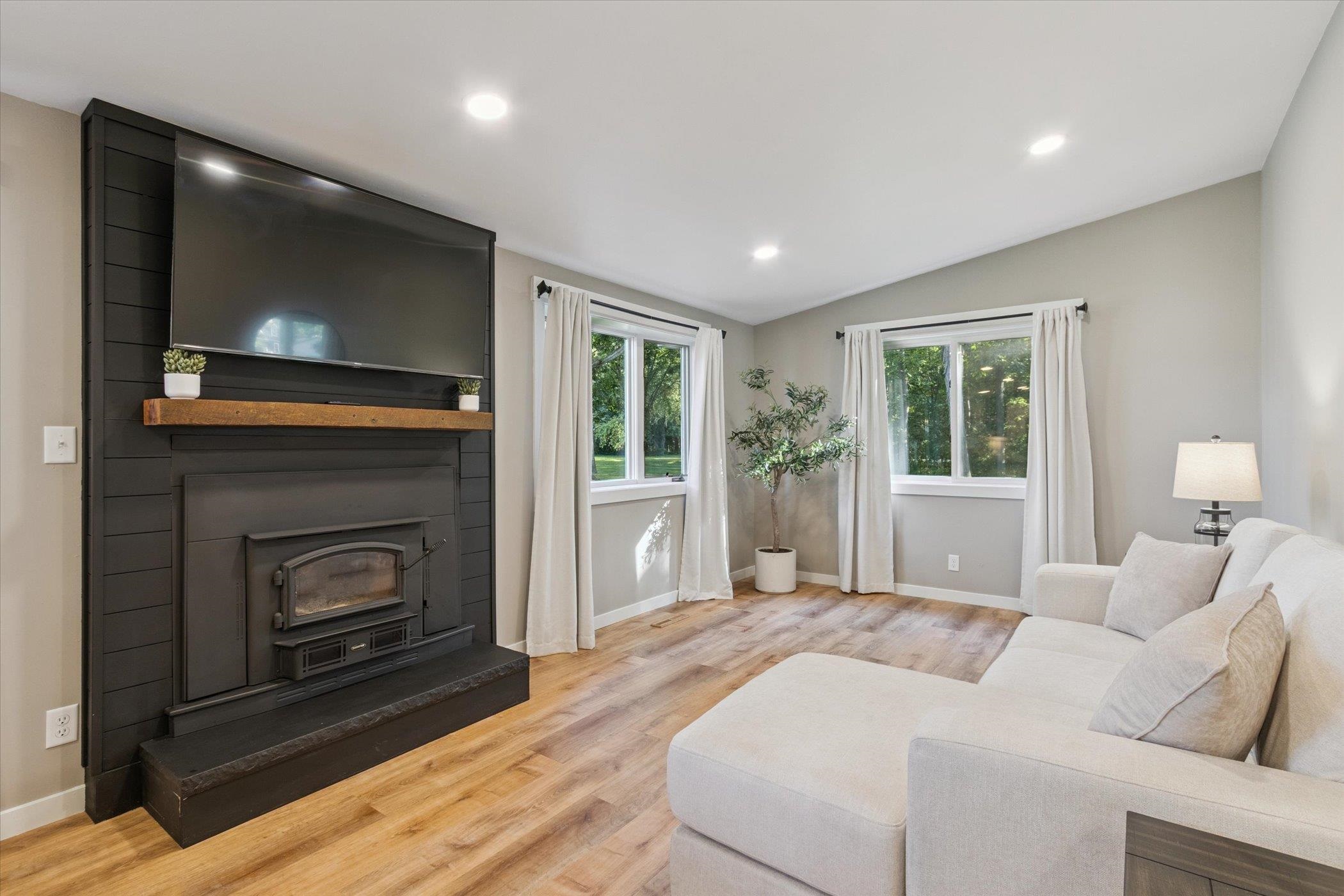 11121 N Arthurs Drive