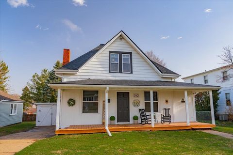 310 W Clarence Street, Dodgeville, WI 53533 - #: 1997917
