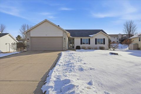 Photo of 1355 Gray Hawk Way, Sun Prairie, WI 53590 (MLS # 2015104)