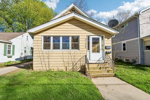 Photo of 2129 E Johnson Street, Madison, WI 53705 (MLS # 2021696)