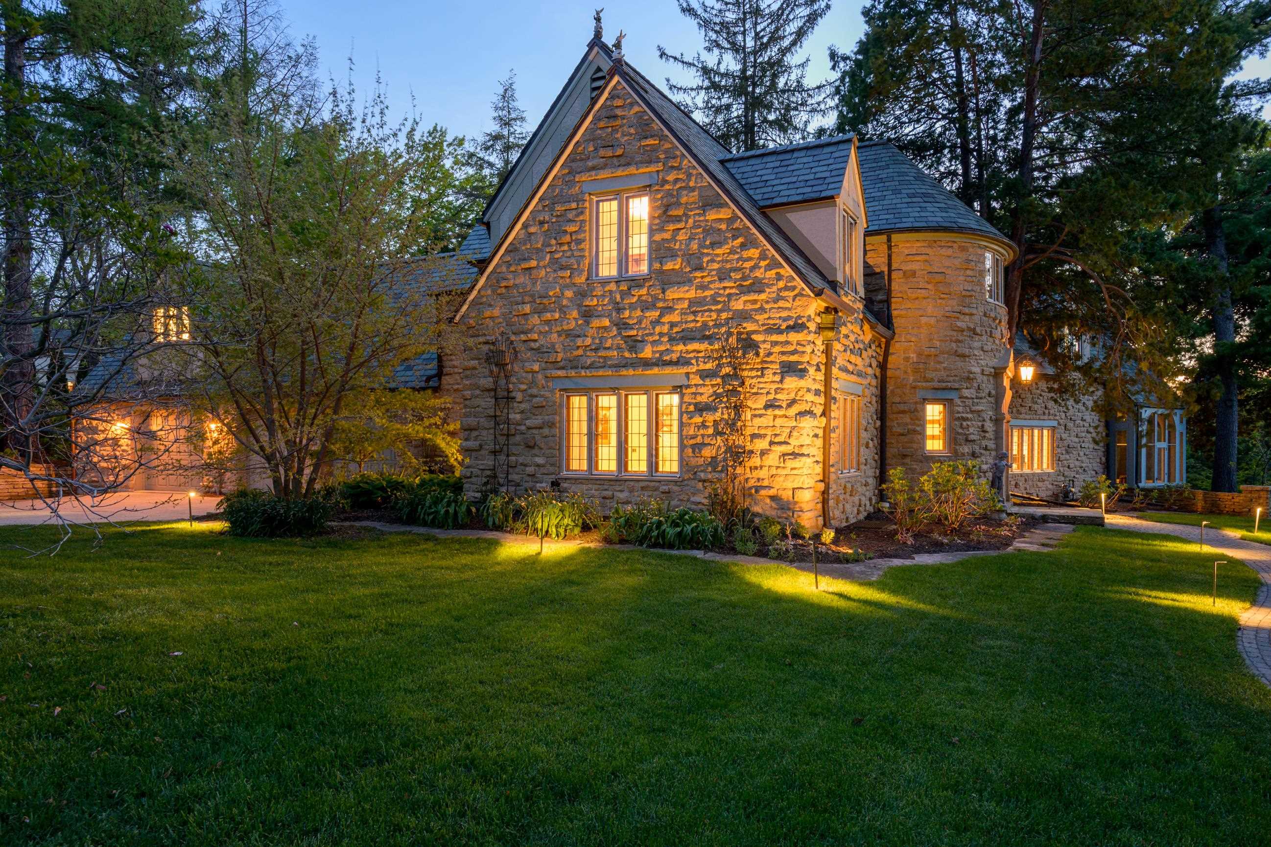 3452 Crestwood Drive