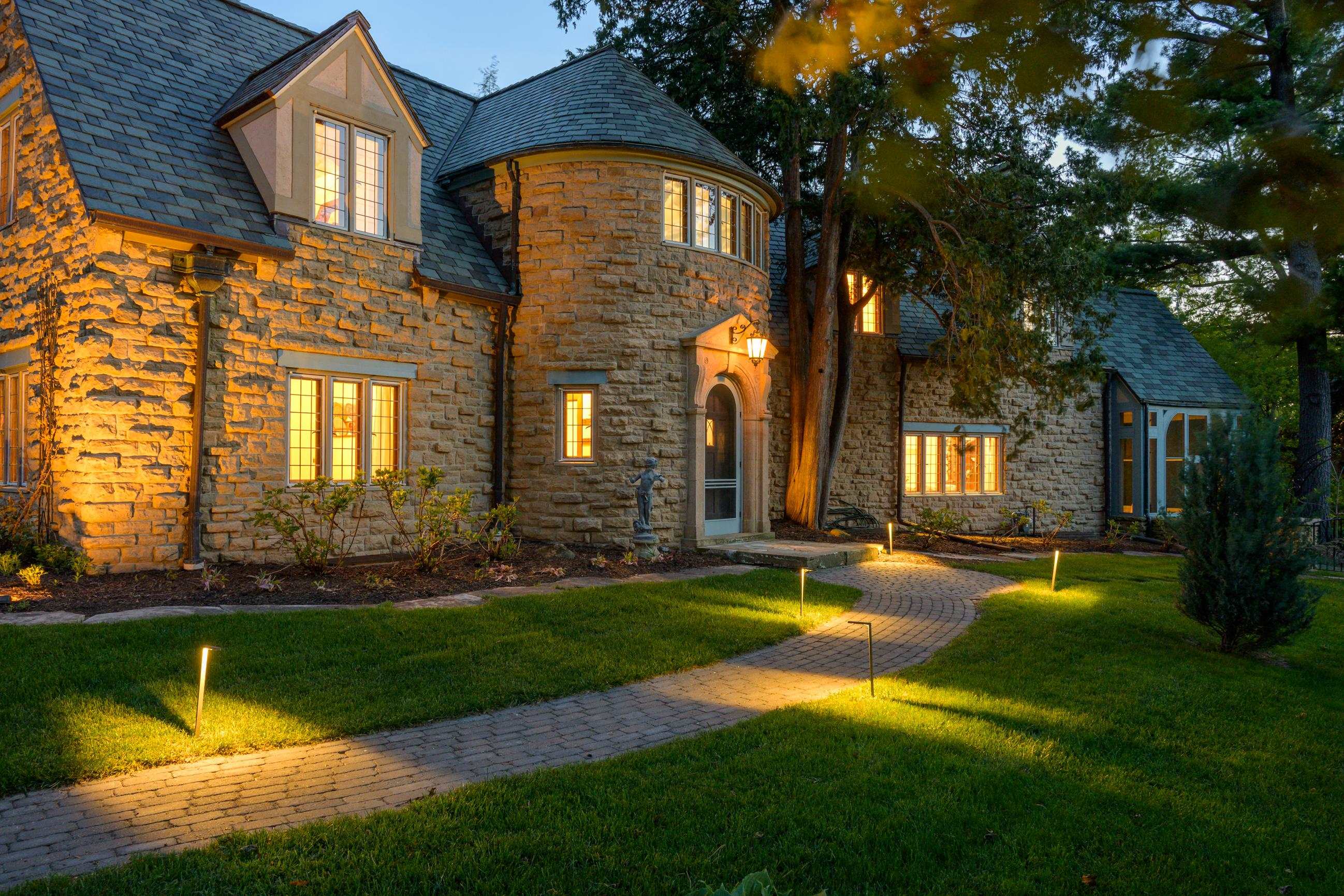 3452 Crestwood Drive
