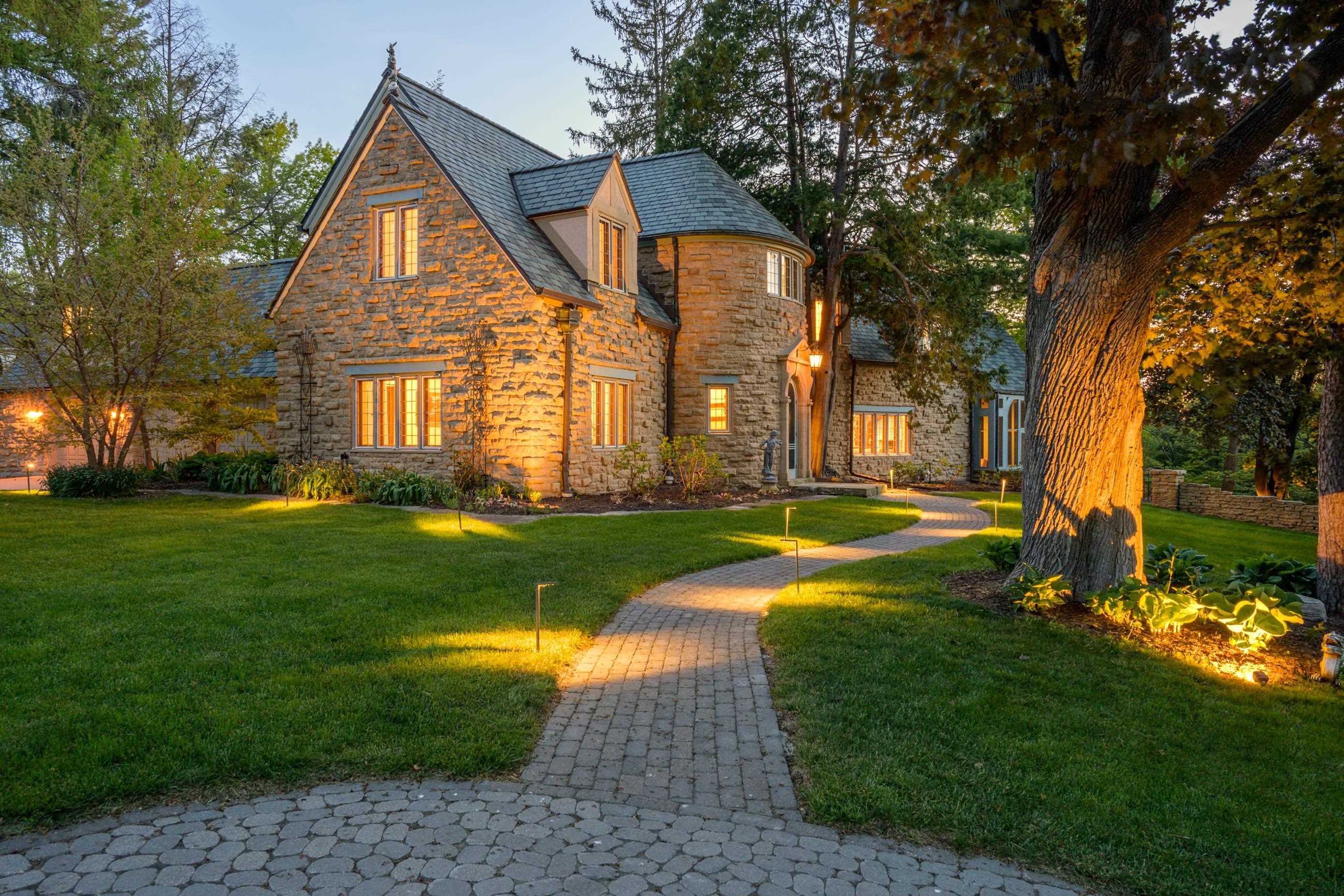 3452 Crestwood Drive