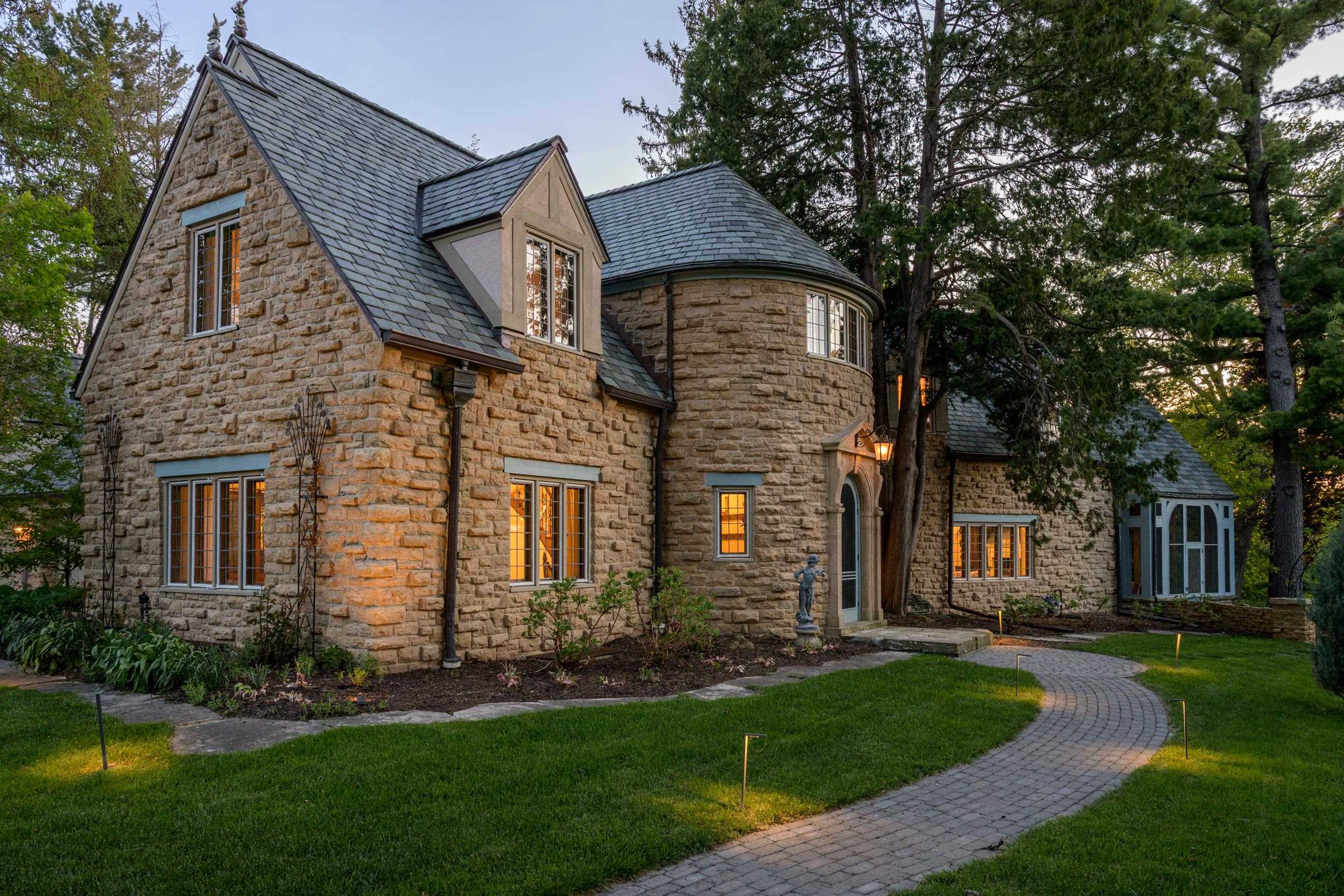 3452 Crestwood Drive