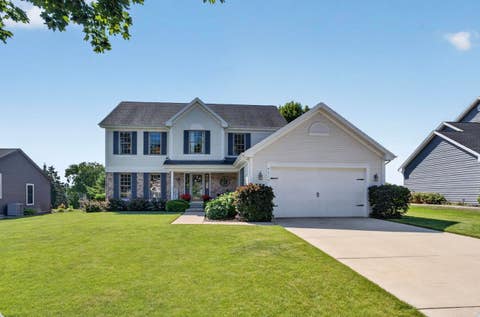 Photo of 8819 W Whispering Oaks Court, Franklin, WI 53132 (MLS # 2028448)