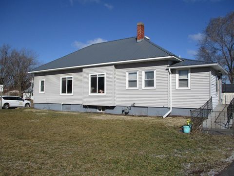 Photo of 328 S Marquette Road, Prairie Du Chien, WI 53821 (MLS # 2023859)