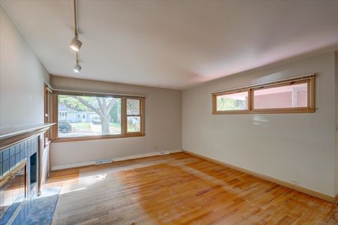 Tiny photo for 5018 Holiday Drive, Madison, WI 53705 (MLS # 2009892)