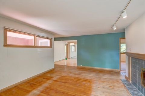 Tiny photo for 5018 Holiday Drive, Madison, WI 53705 (MLS # 2009892)