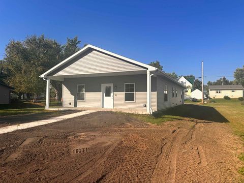 Photo of 511 Pine Street, Mauston, WI 53948 (MLS # 2010459)