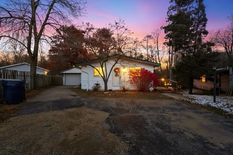 Photo of 74 Falling Creek Circle, Janesville, WI 53548 (MLS # 2012477)