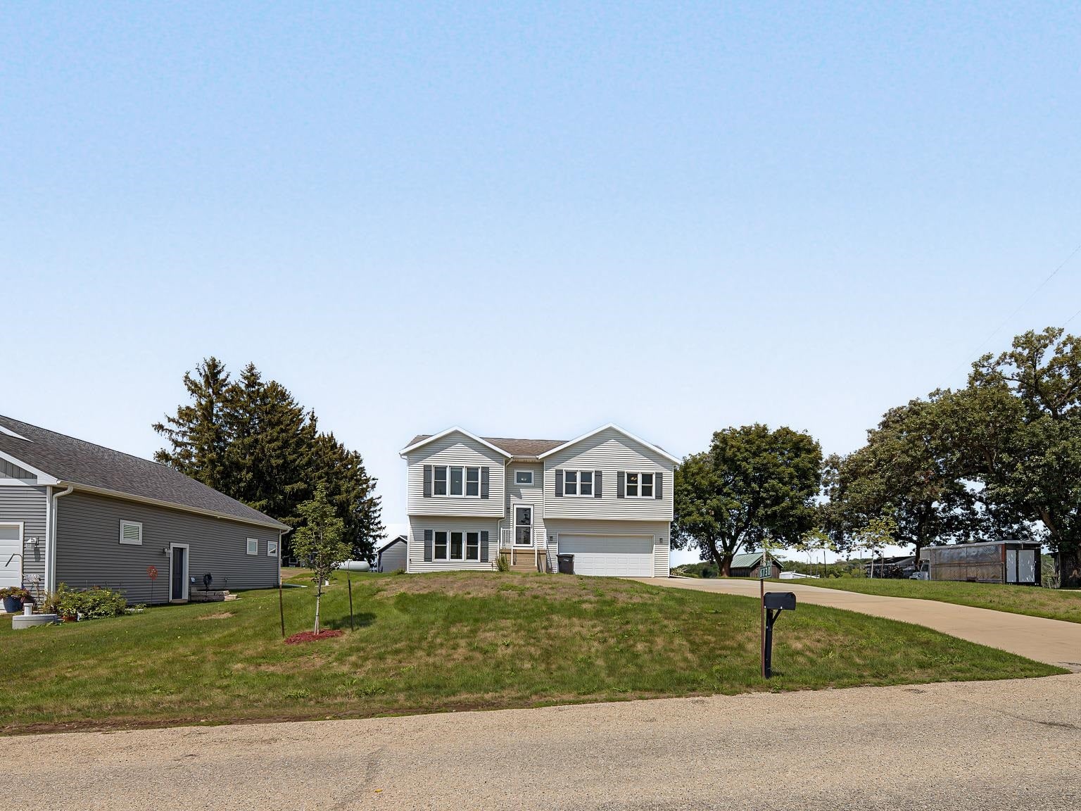 6738 Henry Road - Photo 3
