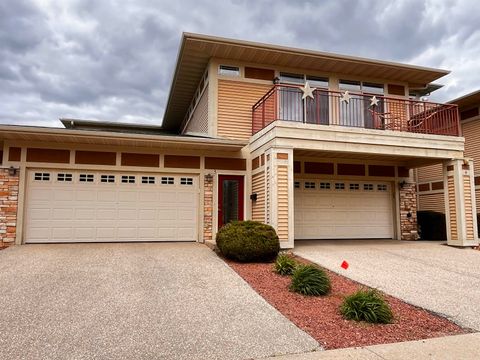 Photo of 1021 W Pleasant Street 5 #5, Portage, WI 53901 (MLS # 2000494)