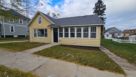 Photo of 807 W Franklin Street, Portage, WI 53901 (MLS # 2011991)