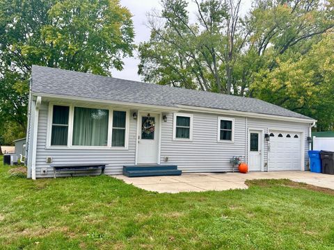 Photo of 325 South Street, Fall River, WI 53932 (MLS # 2010608)