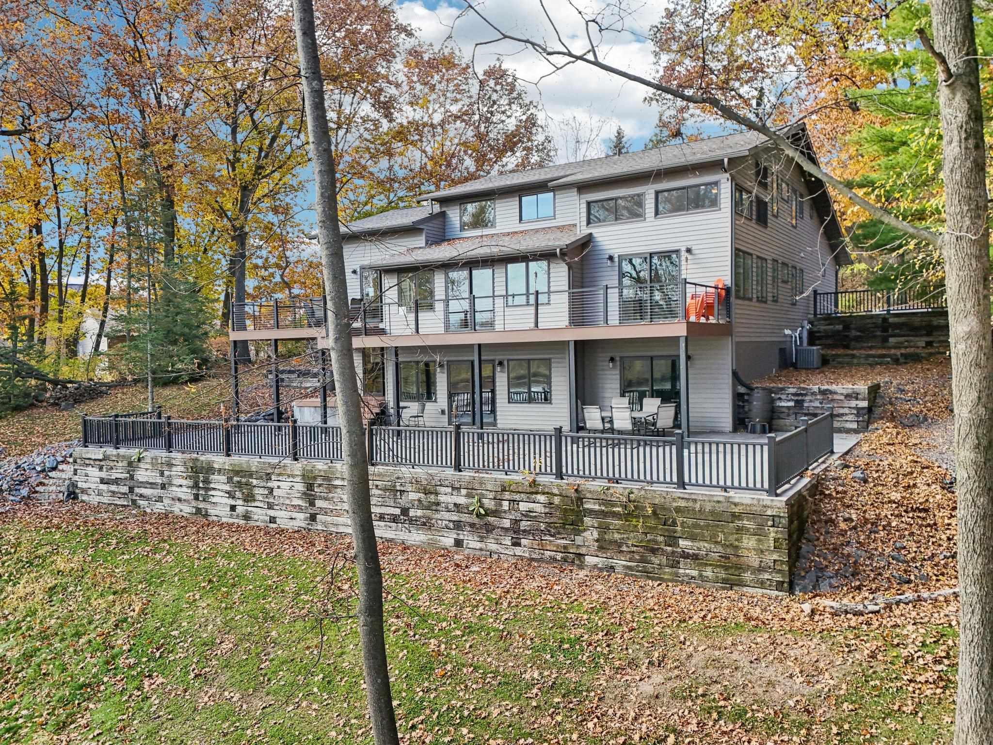 Portage, Wisconsin 53901, United States, 5 Bedrooms Bedrooms, ,5 BathroomsBathrooms,Residential,Active,243669