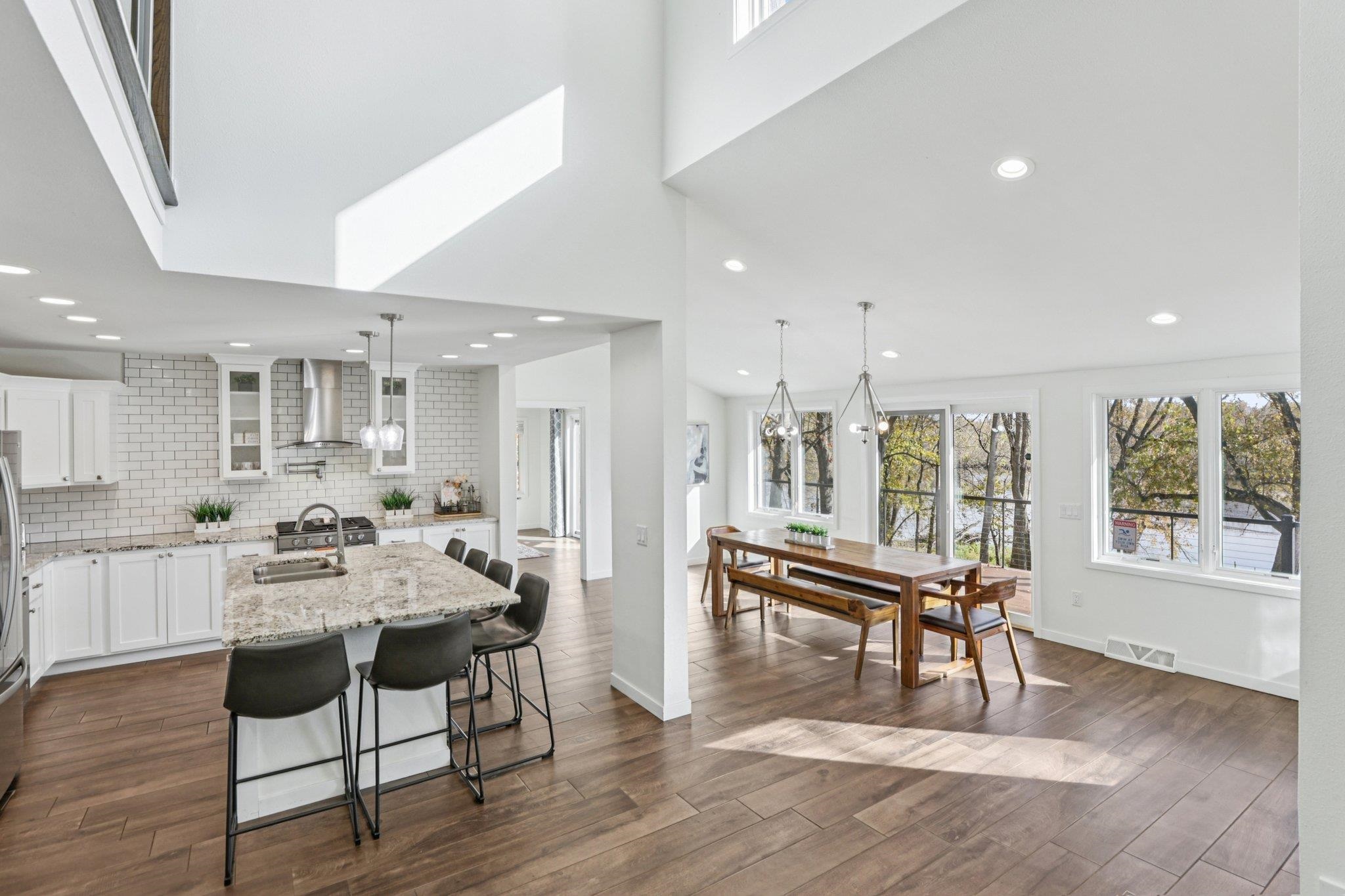 Portage, Wisconsin 53901, United States, 5 Bedrooms Bedrooms, ,5 BathroomsBathrooms,Residential,Active,243669