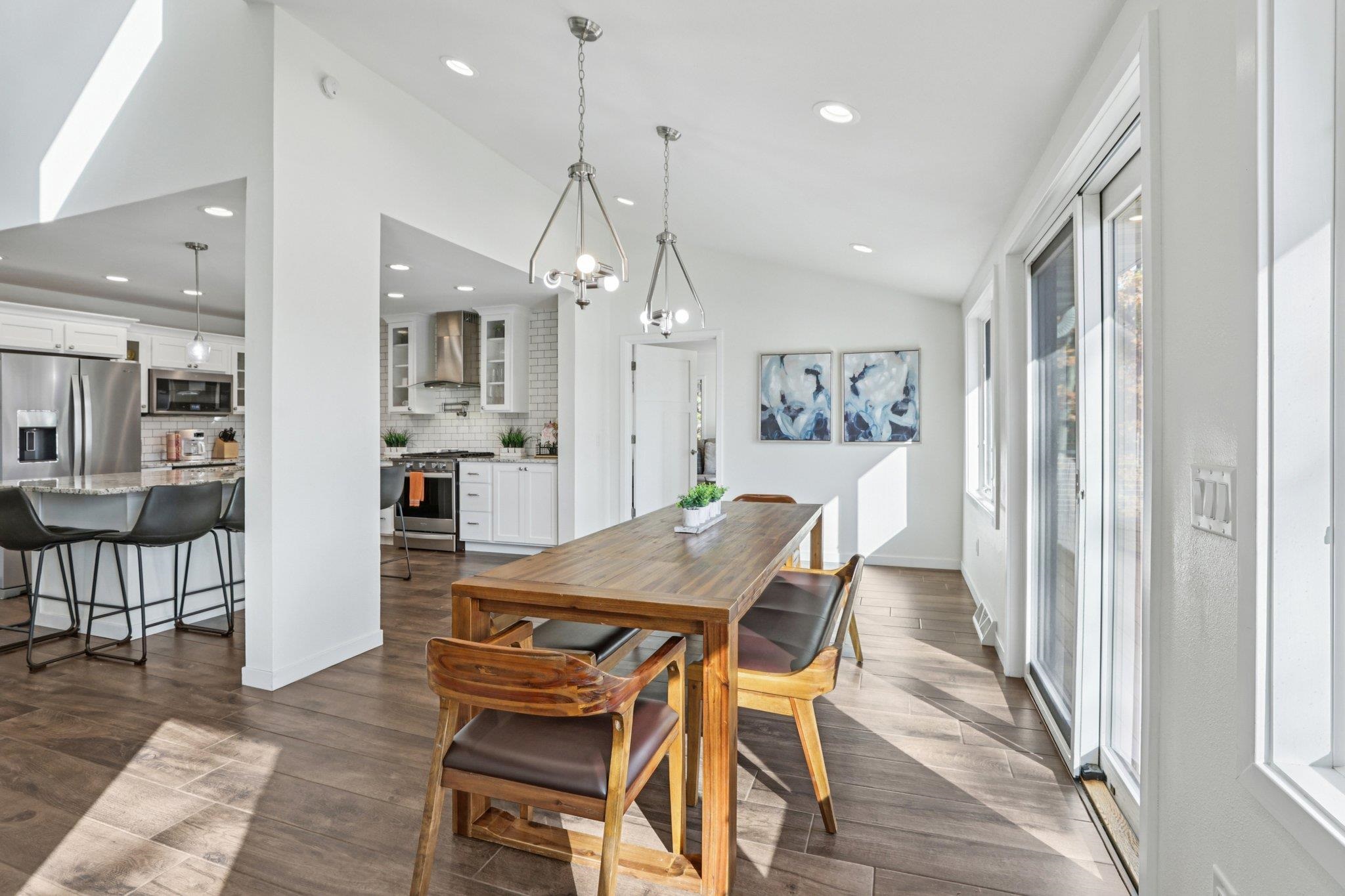 Portage, Wisconsin 53901, United States, 5 Bedrooms Bedrooms, ,5 BathroomsBathrooms,Residential,Active,243669