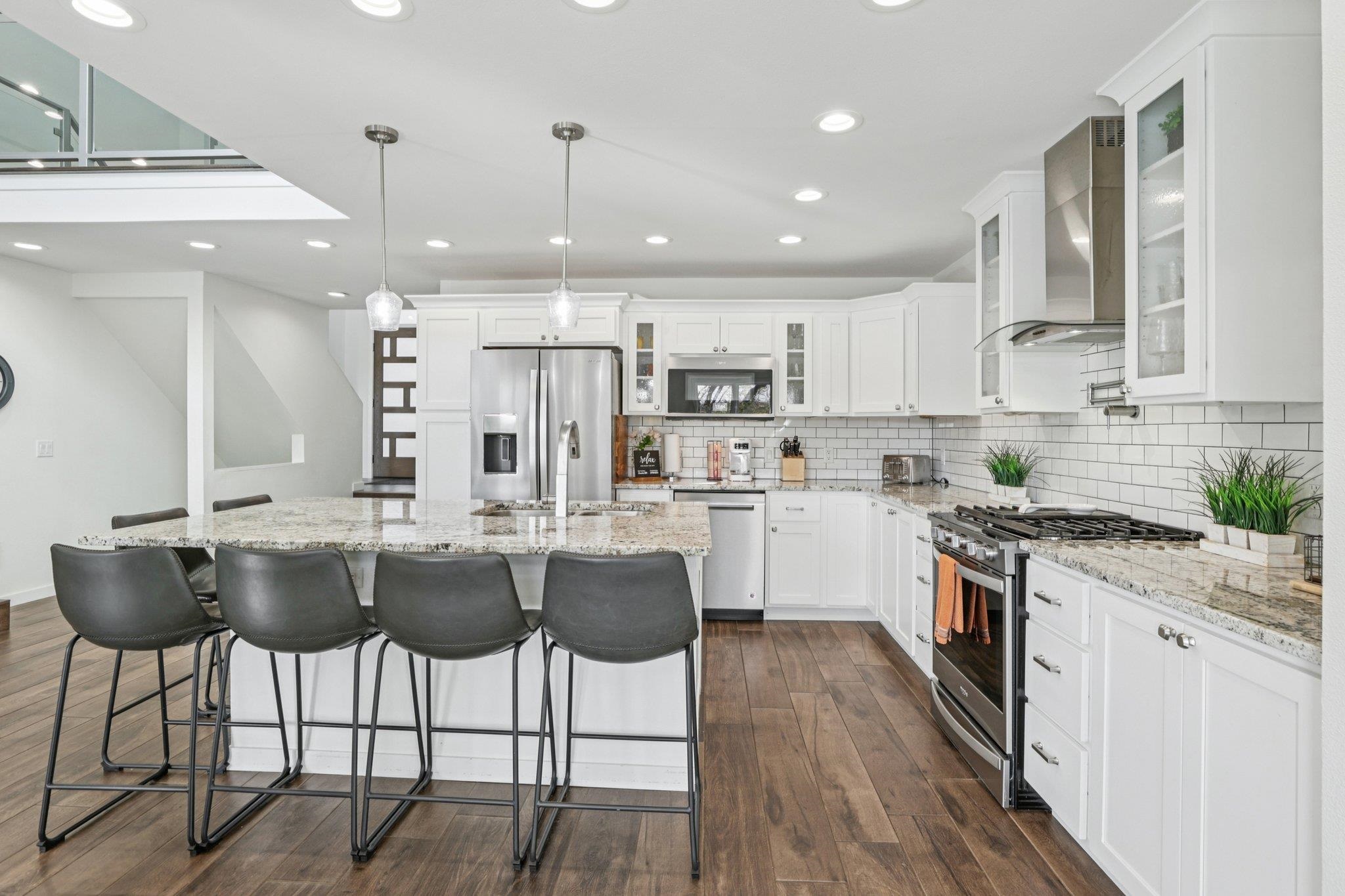 Portage, Wisconsin 53901, United States, 5 Bedrooms Bedrooms, ,5 BathroomsBathrooms,Residential,Active,243669