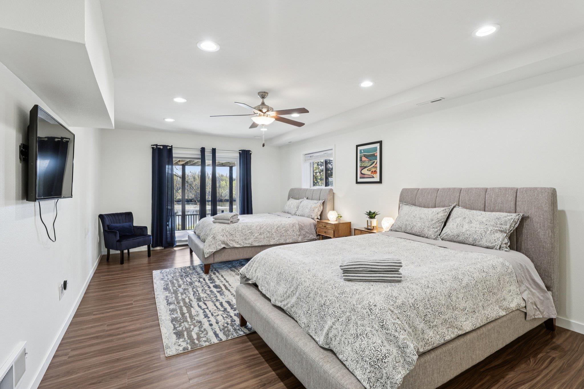 Portage, Wisconsin 53901, United States, 5 Bedrooms Bedrooms, ,5 BathroomsBathrooms,Residential,Active,243669