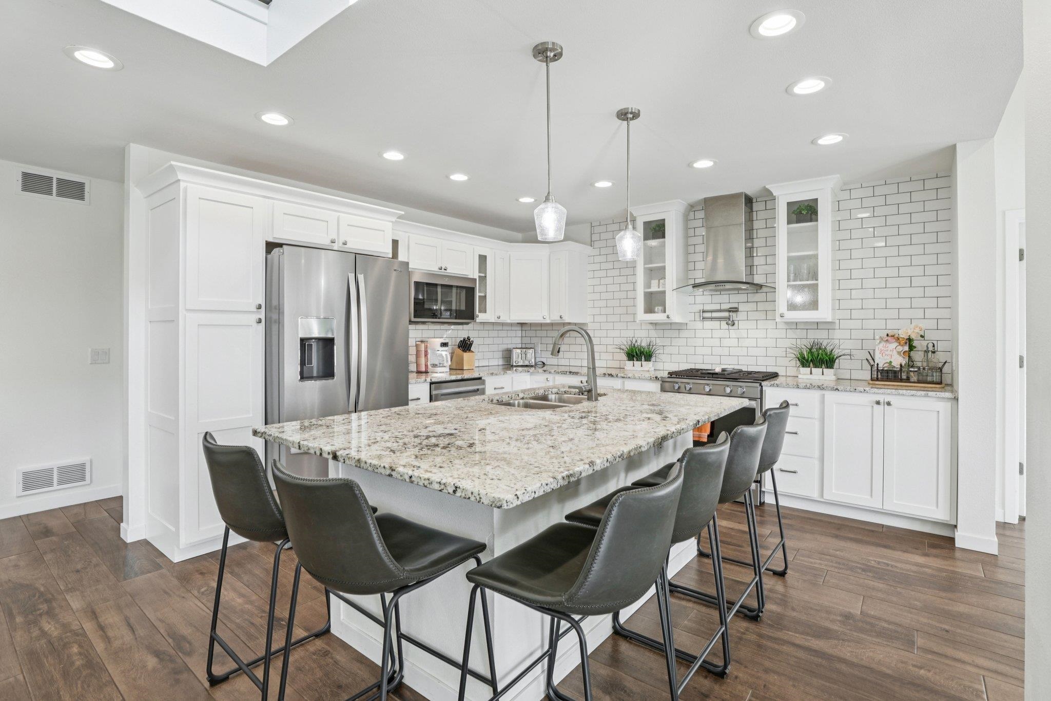 Portage, Wisconsin 53901, United States, 5 Bedrooms Bedrooms, ,5 BathroomsBathrooms,Residential,Active,243669