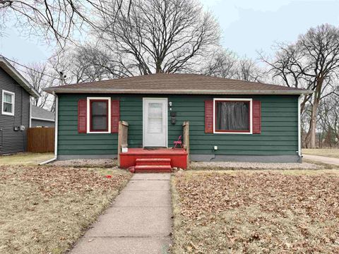 Photo of 925 Brewster Avenue, Beloit, WI 53511 (MLS # 2018135)
