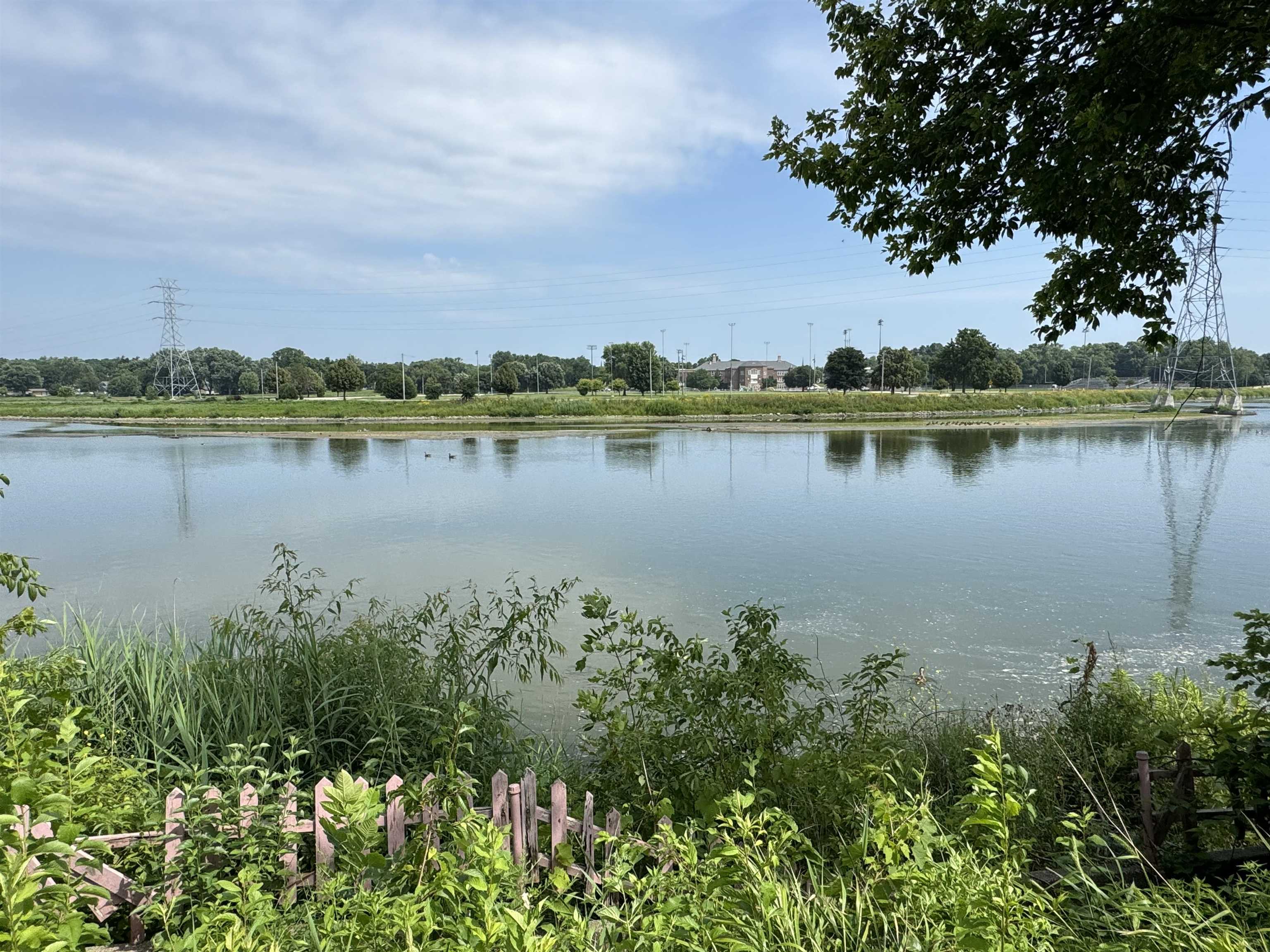 632 W Delavan Drive