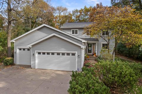 Photo of 859 Pleasant Oak Drive, Oregon, WI 53575 (MLS # 2011640)