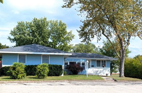 Photo of 924 S Marquette Road, Prairie Du Chien, WI 53821 (MLS # 2009636)