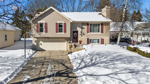 Photo of 10 Sandy Court, Madison, WI 53717 (MLS # 2016153)
