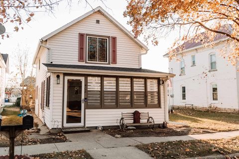 Photo of 408 E Amelia Street, Cassville, WI 53806 (MLS # 2012601)