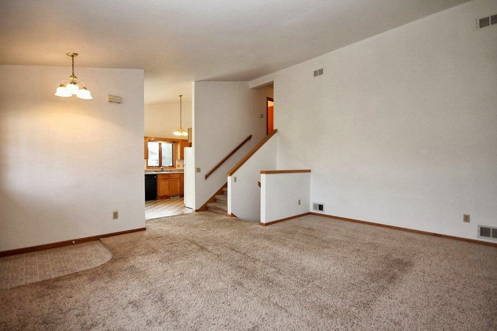 100A-100B Thomas Place