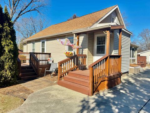 Photo of 737 E Briar Lane, Beloit, WI 53511 (MLS # 2017197)