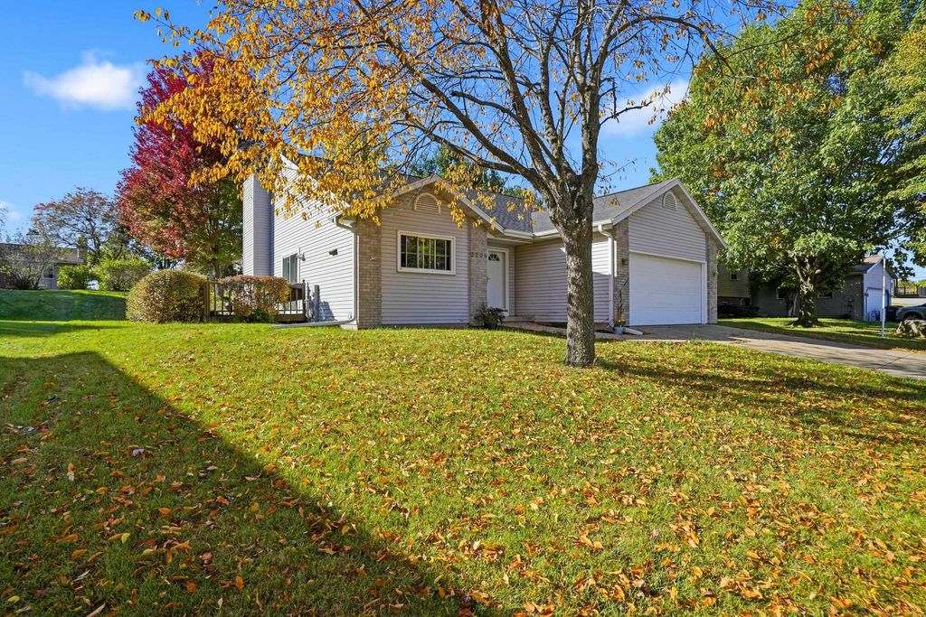 Photo for 2208 N Page Street, Stoughton, WI 53589 (MLS # 2011061)