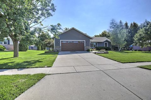 Photo of 558 Spencer Drive, Evansville, WI 53536 (MLS # 2026851)