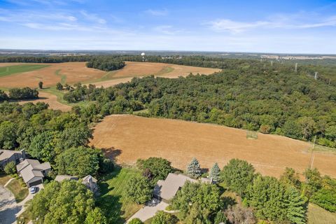 Photo of 414 Clearview Court, Janesville, WI 53548 (MLS # 2009271)