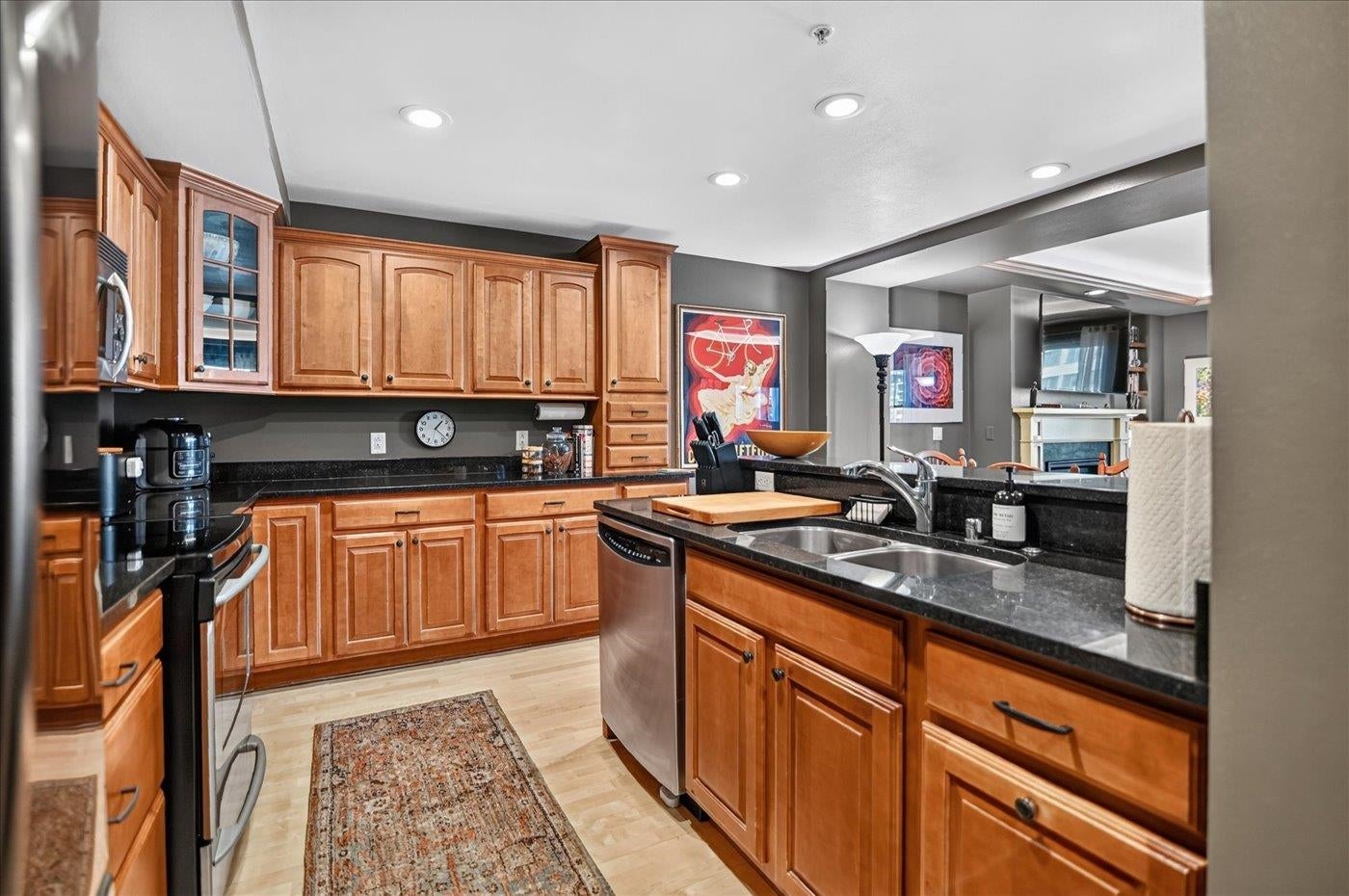 123 W Washington Avenue 706