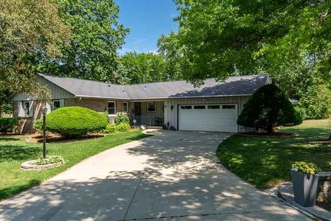 Photo of 807 E Holiday Drive, Beloit, WI 53511 (MLS # 2024410)