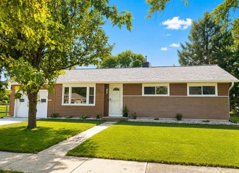 Photo of 1704 Pershing Place, Janesville, WI 53546 (MLS # 2030459)