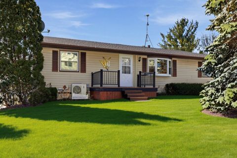 Photo of n7436 Grand View Drive, Whitewater, WI 53190 (MLS # 2017046)