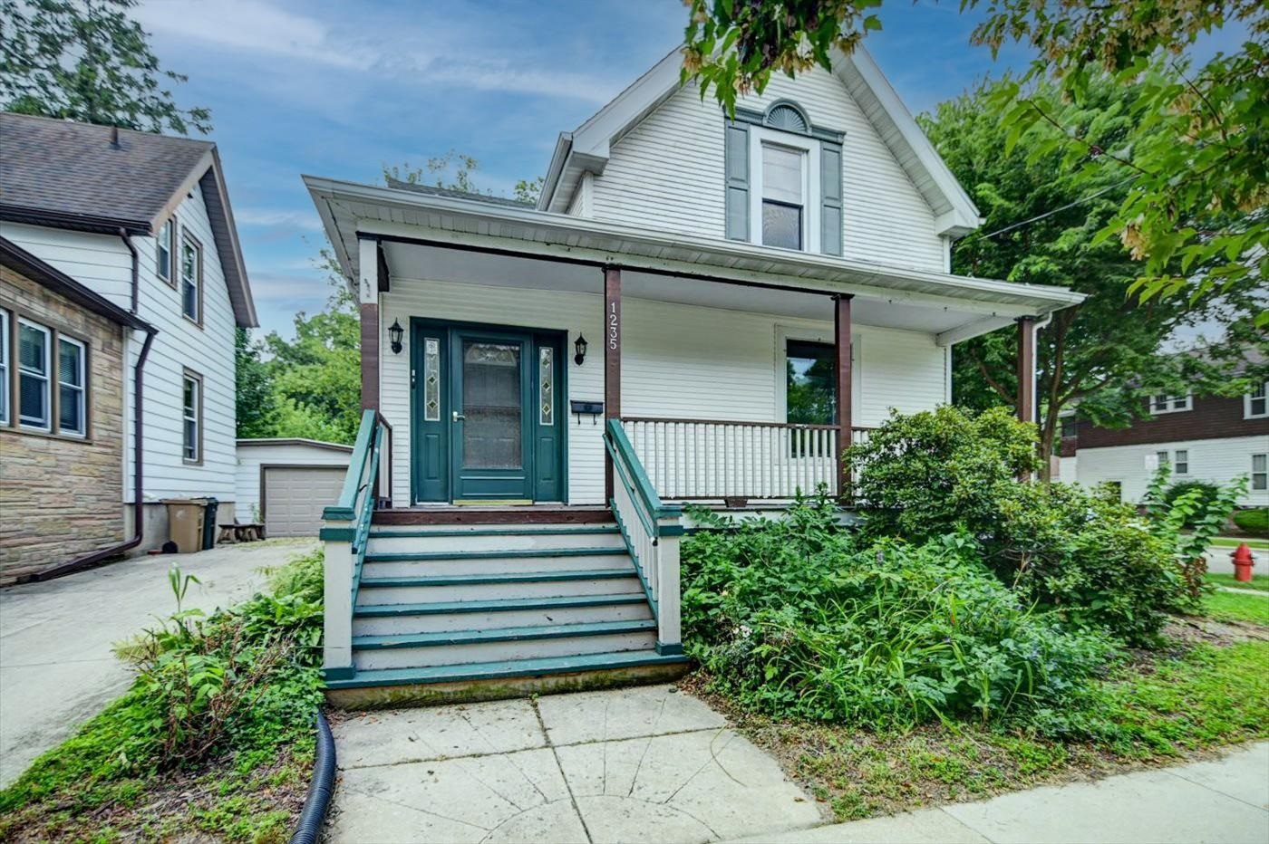 1235 Chandler Street