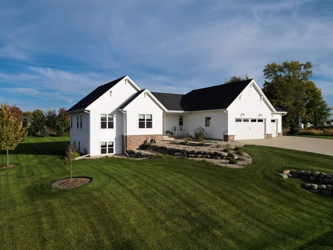 Photo of 2913 Latigo Trace, Sun Prairie, WI 53590 (MLS # 2035153)