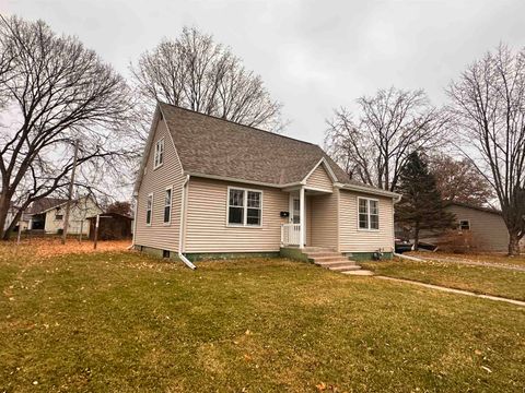 Tiny photo for 809 E State Street, Mauston, WI 53948 (MLS # 2013125)
