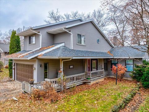 Photo of 506 Lake Shore Drive, Pardeeville, WI 53954 (MLS # 2012603)