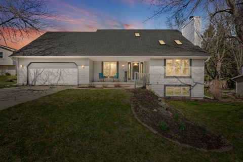 Photo of 718 Mellum Drive, Stoughton, WI 53589 (MLS # 2025007)