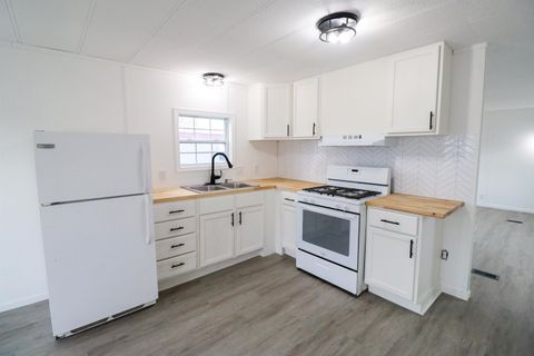 Tiny photo for 1025 Oak Avenue, Onalaska, WI 54650 (MLS # 2012531)